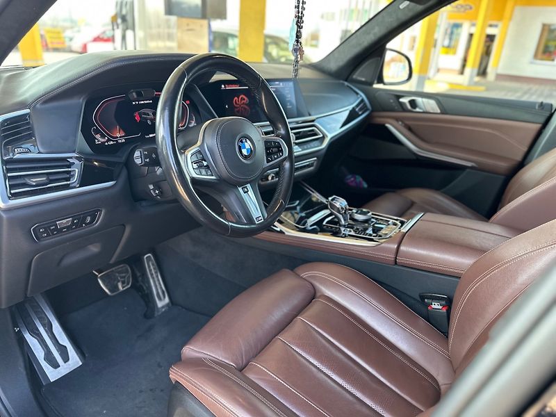 BMW X7 (2021) M50D FINAL EDITION 1/100 - fotka 8 z 43