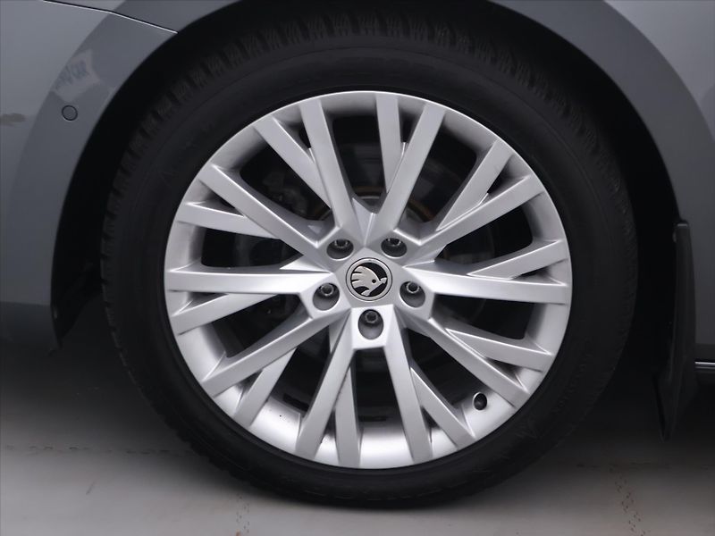 Škoda Superb 2,0 TDI 147kW DSG 4x4 L&K DPH - fotka 25 z 32