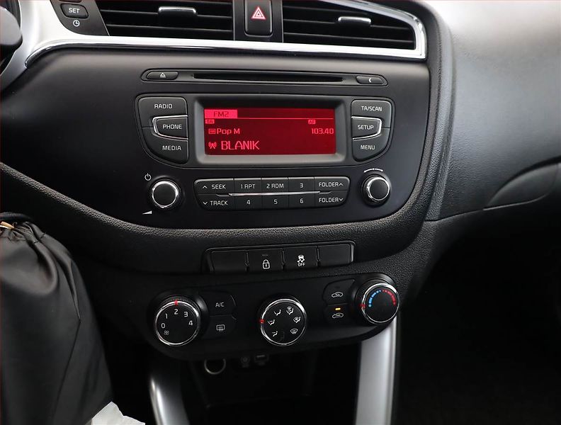 Kia Ceed (2017) 1.4 CVVT, Serv.kniha, Tempomat - fotka 10 z 17