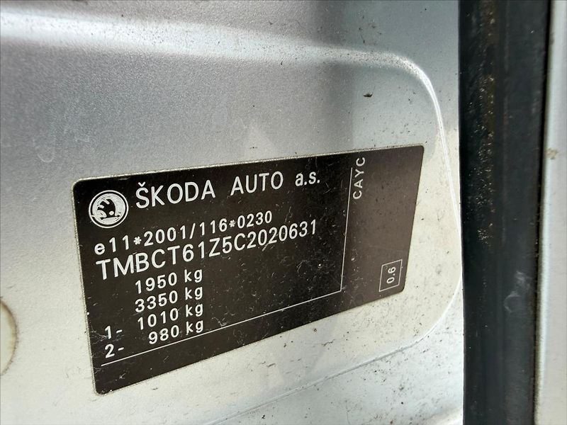 Škoda Octavia 1,6  1,6 DISEL - fotka 32 z 32