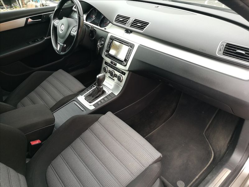 Volkswagen Passat 2,0 TDI Alltrack DSG 4motion - fotka 12 z 20