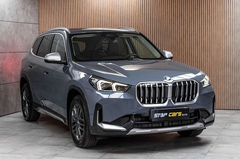 BMW X1 xDrive23d PREMIUM*DPH*ČR 1.MAJ - fotka 3 z 43