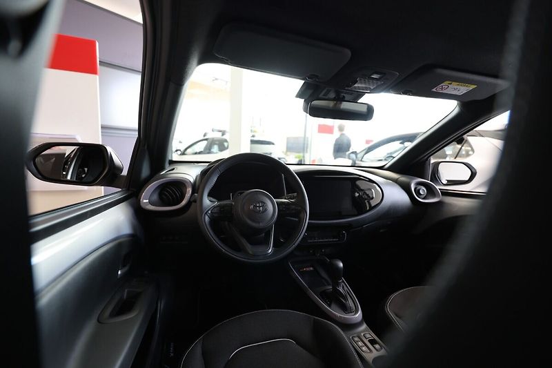 Toyota Aygo Hybrid 1.5 Style Smart e-CVT - - fotka 15 z 18