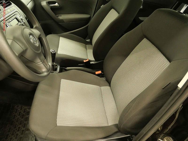 Volkswagen Polo (2010) 1.2i, AC, temp - fotka 9 z 17