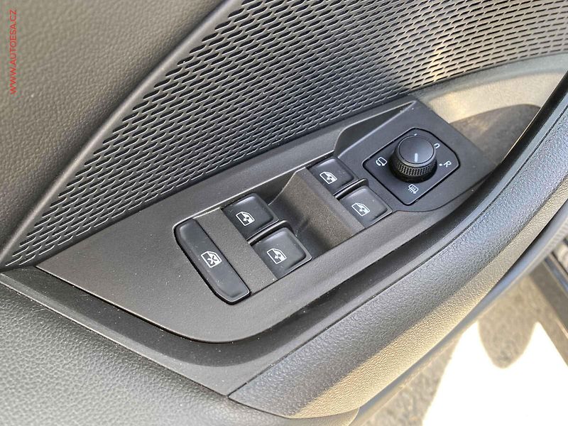 Škoda Octavia (2023) 2.0 TSi 4x4, ČR, SportLine - fotka 14 z 25
