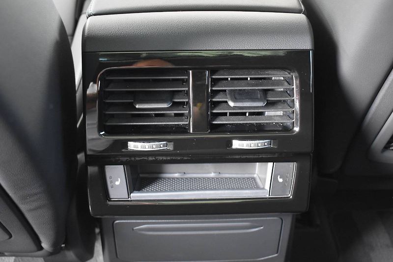 Volkswagen Touareg (2025) R-Line 3.0TDI 210kW,tažné,weba - fotka 17 z 28