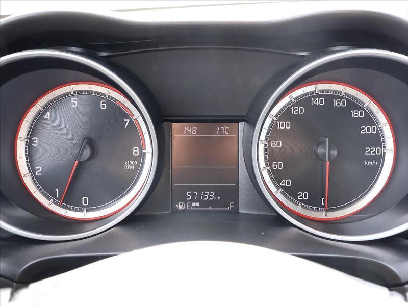 Suzuki Swift 1,2 DualJet 66kW Comfort 1.Maj - fotka 13 z 27