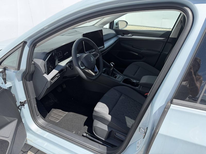 Volkswagen Golf (2025) People 6G 1,5TSI - fotka 5 z 7