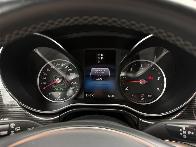 Mercedes-Benz Třídy V 300d L 4MATIC - fotka 17 z 28