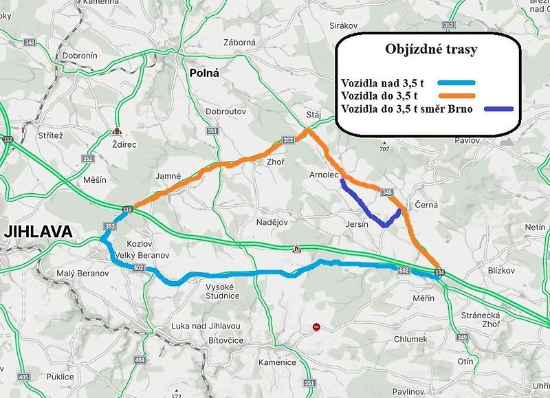 Demolice mostu nad dálnicí D1 u Řehořova.