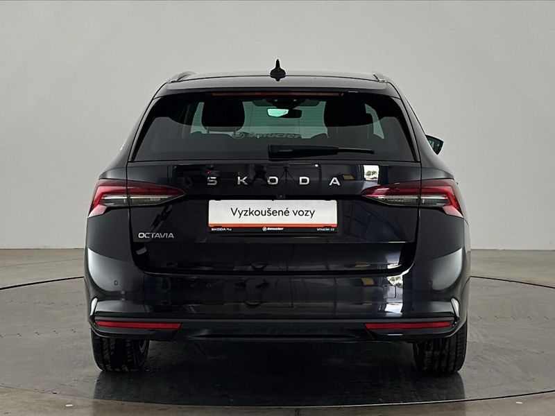 Škoda Octavia Top Selection DSG - fotka 17 z 29