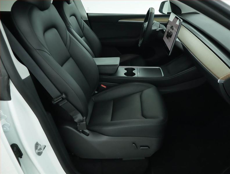 Tesla Model Y (2023) Long Range AWD 79kWh, SoH 90% - fotka 9 z 21