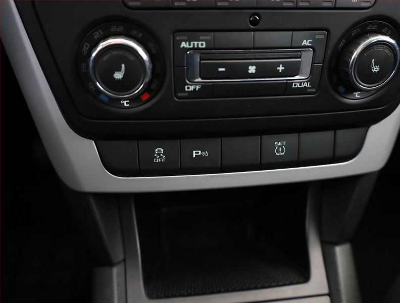 Škoda Yeti (2010) 1.4 TSI, Navi, Tempomat - fotka 11 z 18