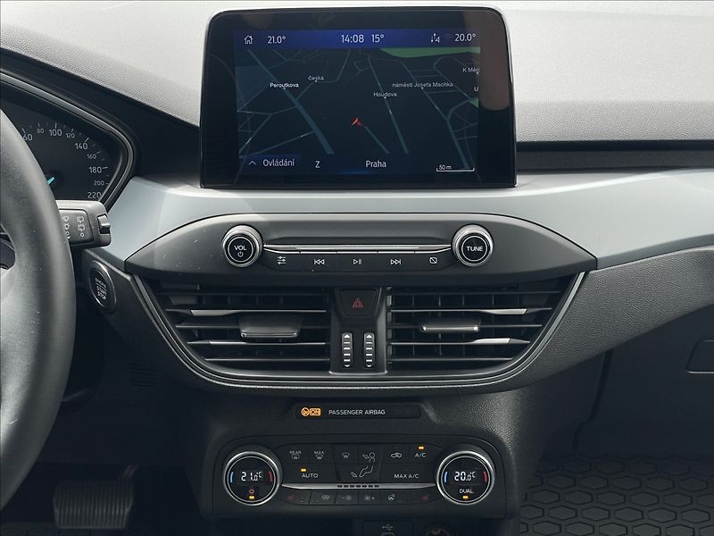 Ford Focus 1,5 Ecoblue A8 Titanium Style - fotka 11 z 23