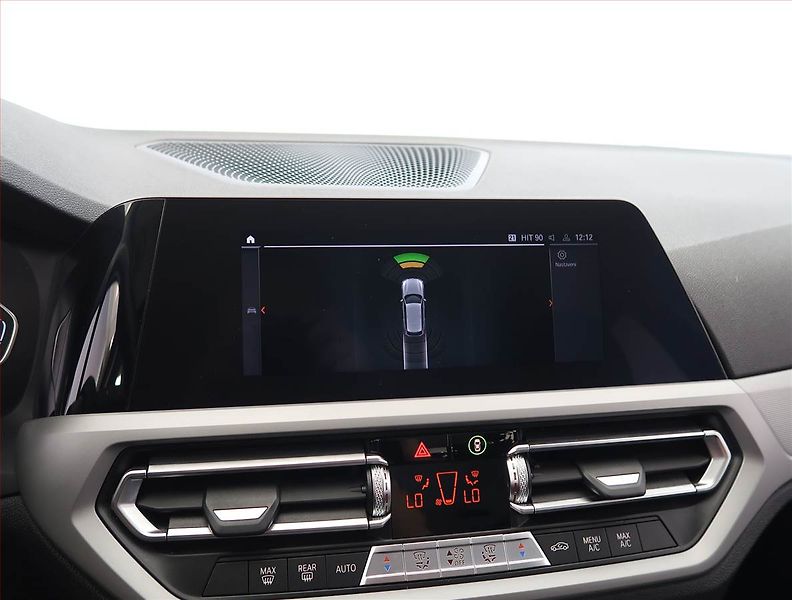 BMW Řada 3 (2021) Advantage 320 d xDrive - fotka 22 z 28