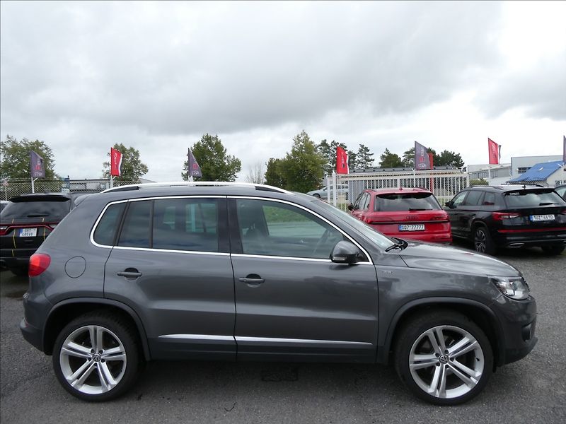 Volkswagen Tiguan 2,0 TDi 110kW Lounge DSG, 4x4 - fotka 10 z 54
