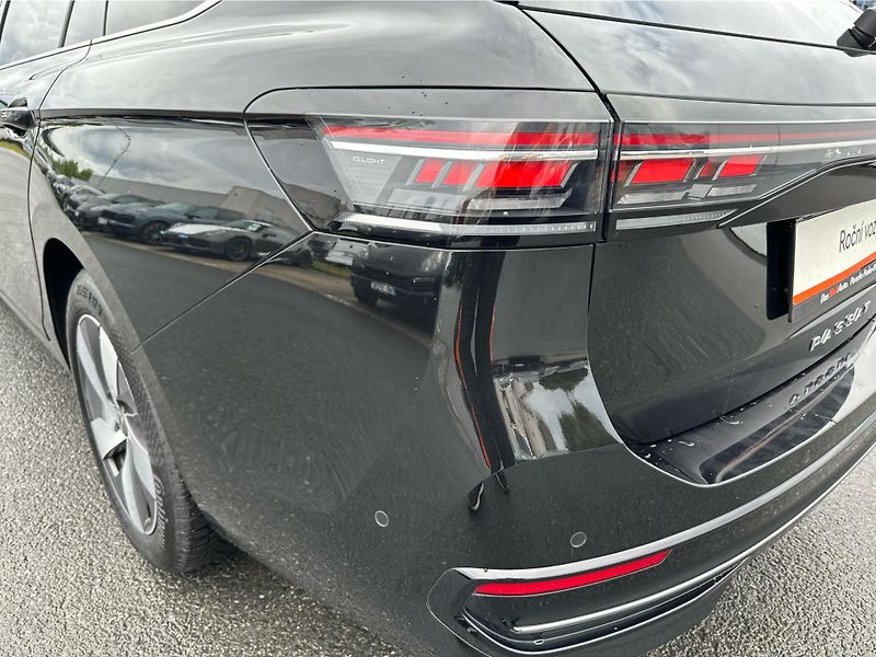 Volkswagen Passat Variant Elegance 2,0 TDI 110 k - fotka 18 z 24
