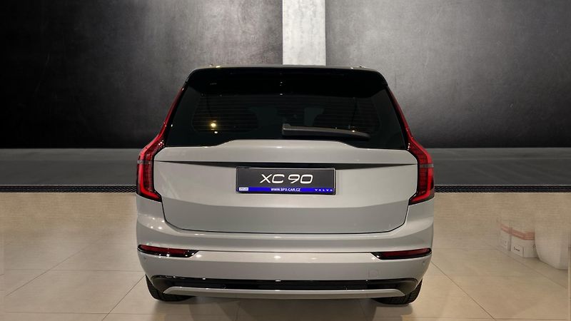 Volvo XC90 (2025) PLUS DARK, T8 AWD, 228+107 kW - fotka 6 z 15