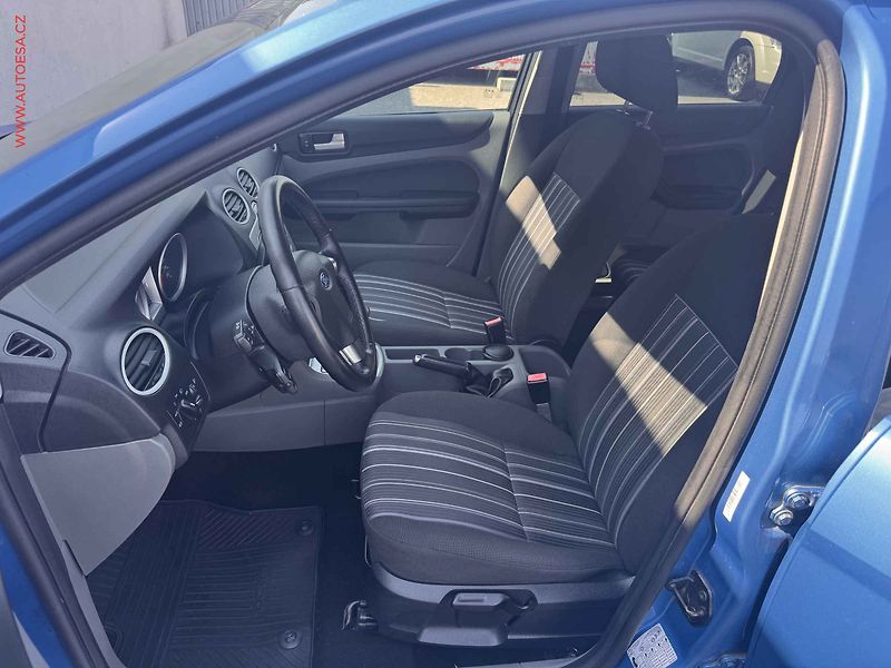 Ford Focus (2008) 1.6i, 2.maj,ČR, AC - fotka 9 z 12