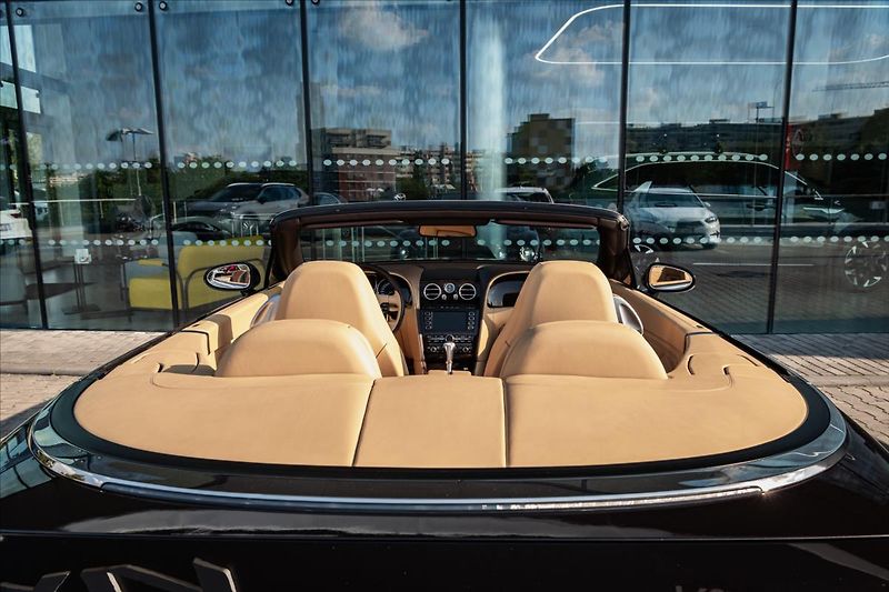Bentley Continental GTC 6,0 W12 Mulliner 1.ČR DPH - fotka 17 z 32