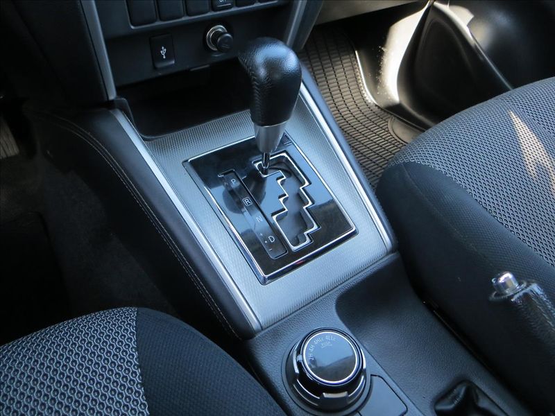 Mitsubishi L200 2,3 DI-D INTENSE 4WD AUT - fotka 13 z 23
