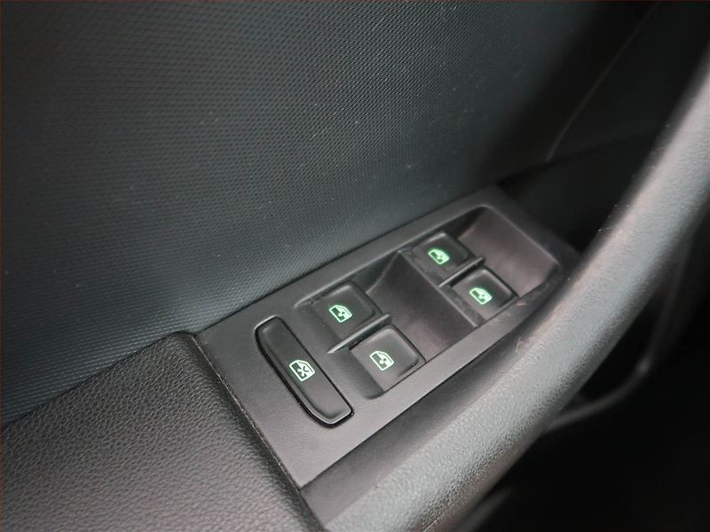 Škoda Rapid (2017) Monte Carlo 1.0 TSI, Bi-Xenony - fotka 17 z 18