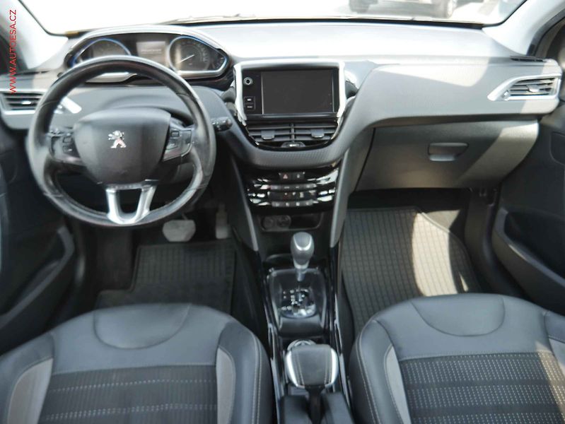 Peugeot 2008 (2016) 1.2PT, 2.maj,ČR, AT - fotka 8 z 15