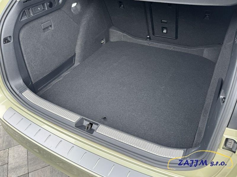 Škoda Superb L&K 2.0TDI DSG - fotka 50 z 52