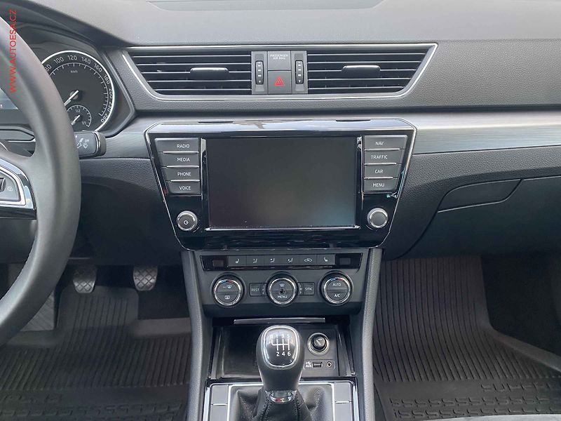 Škoda Superb (2016) 2.0TDI, ČR, Kamera, kůže - fotka 12 z 20