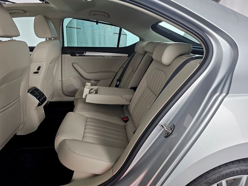 Škoda Superb (2019) 1.4PHEV 160kW LAURIN a KLEMENT - fotka 8 z 30