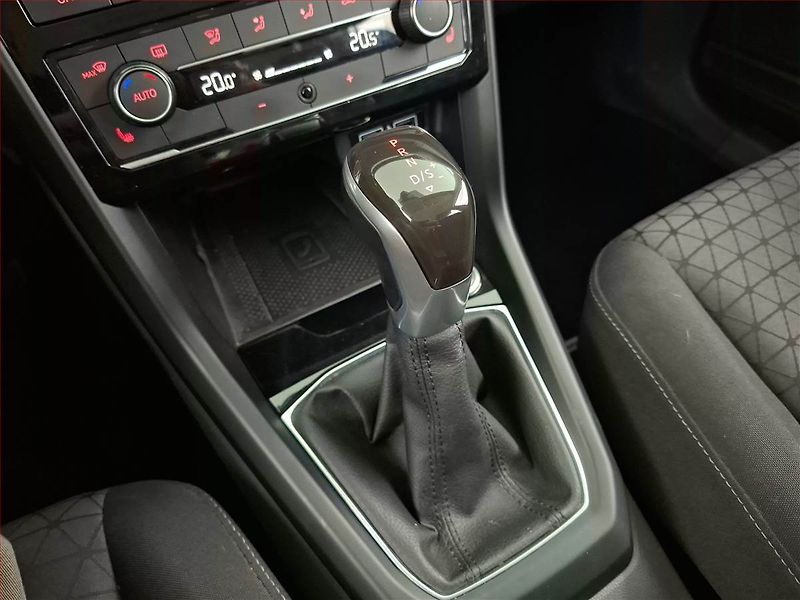 Volkswagen T-Cross (2019) R-Line 1.0 TSI, Automat - fotka 13 z 20