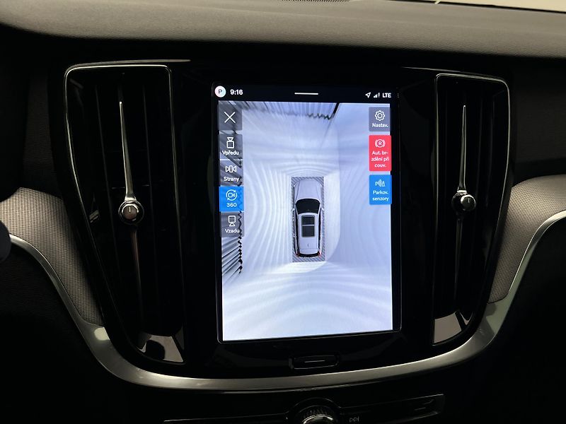Volvo V60 B4 PLUS DARK AUT 1.maj. - fotka 33 z 47