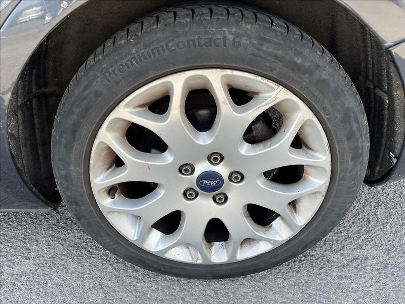 Ford Focus 1,8 i KLIMA 2x KOLA VYHŘ. OKNO - fotka 31 z 37