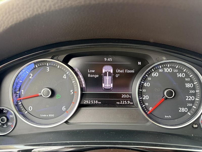 Volkswagen Touareg 3.0TDI V6 DSG 4x4 VZDUCH - fotka 53 z 56