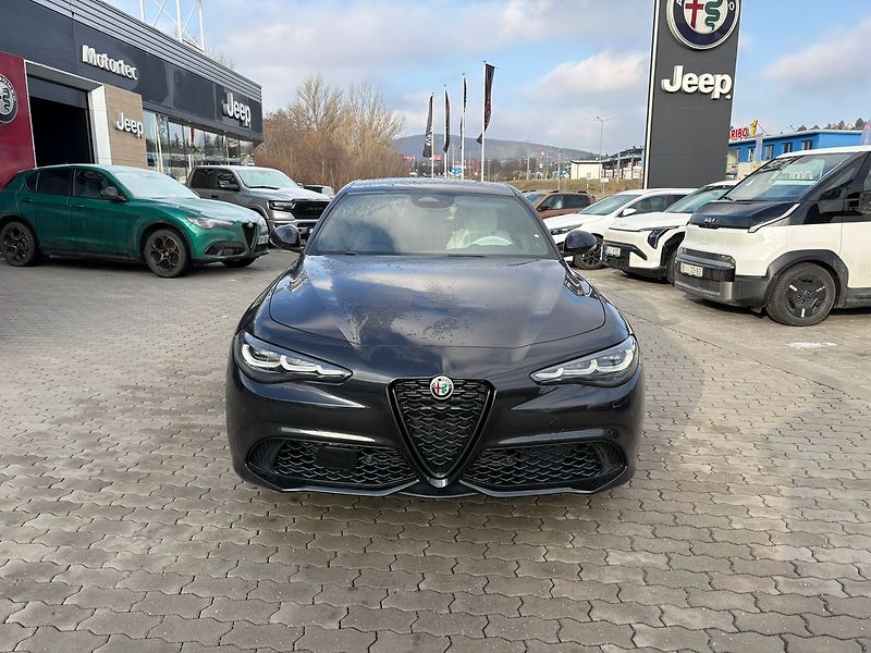Alfa Romeo Giulia (2025) Intensa 2.0 Turbo 280k AT8 Q4 - fotka 2 z 8