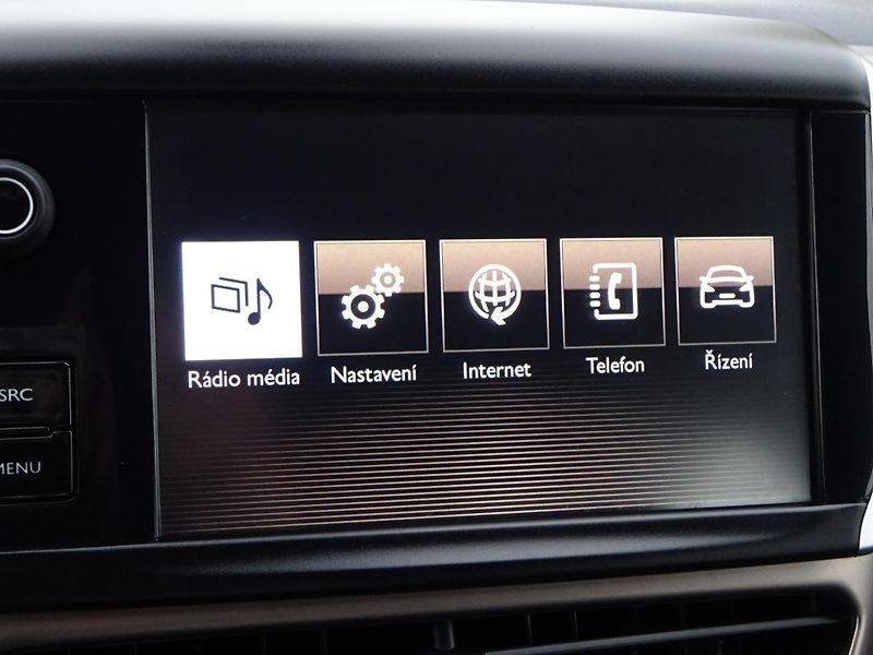 Peugeot 2008 1.2 VTi Allure AUTOMAT SERVIS - fotka 22 z 34