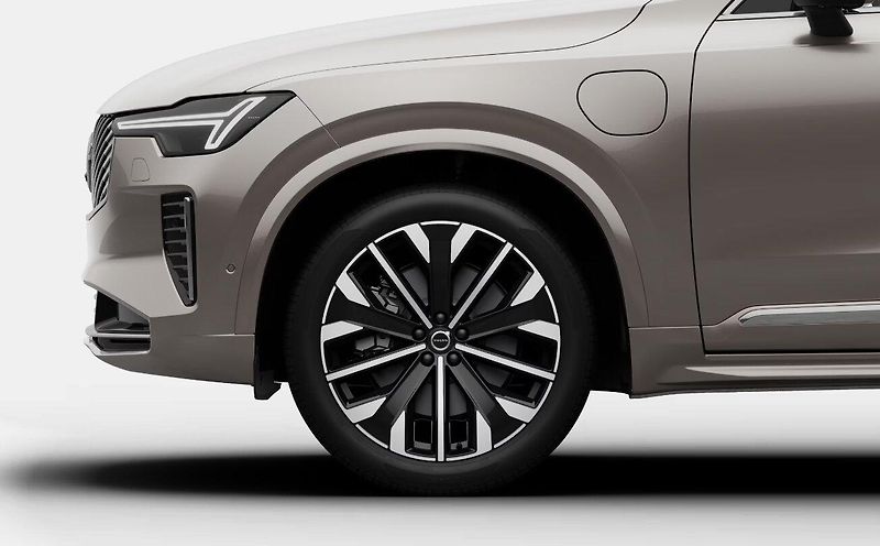 Volvo XC90 (2026) T8 AWD PLUS BRIGHT - fotka 9 z 17