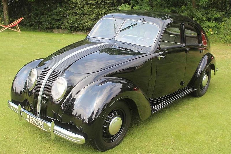 Výstava Automobilové klenoty se konala na golfovém hřišti v Praze Hostivaři