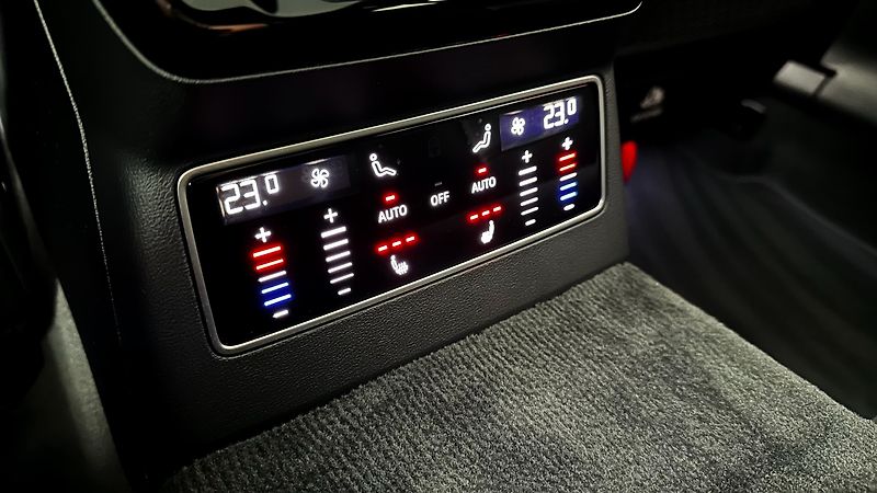 Audi A6 S-LINE / ZÁRUKA / TOP STAV - fotka 27 z 51