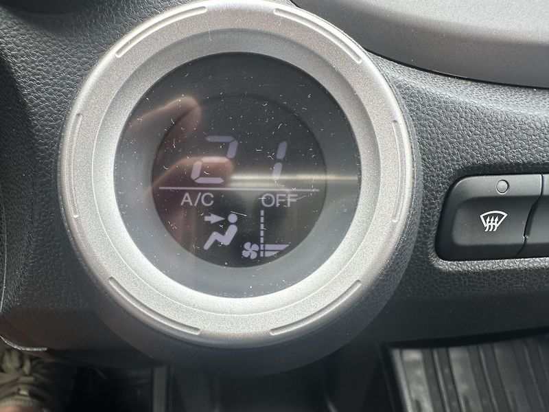 Honda Jazz (2010) 1.4 i-VTEC (73 kW) - fotka 25 z 31