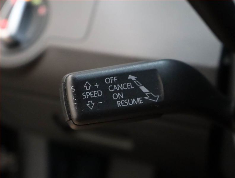 Volkswagen Passat (2012) 2.0 TDI, Serv.kniha, Xenony - fotka 18 z 20