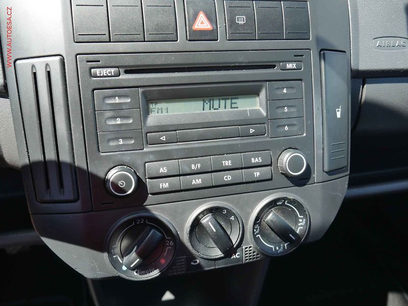 Volkswagen Polo (2008) 1.2 HTP, 1.maj,ČR, Klima - fotka 11 z 13
