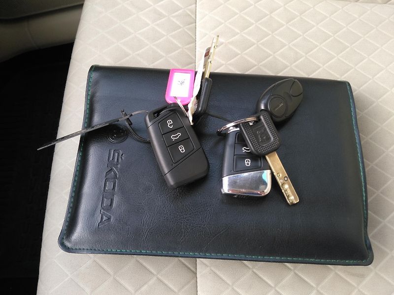 Škoda Superb 2,0 TDI /110 kW/ - fotka 19 z 33