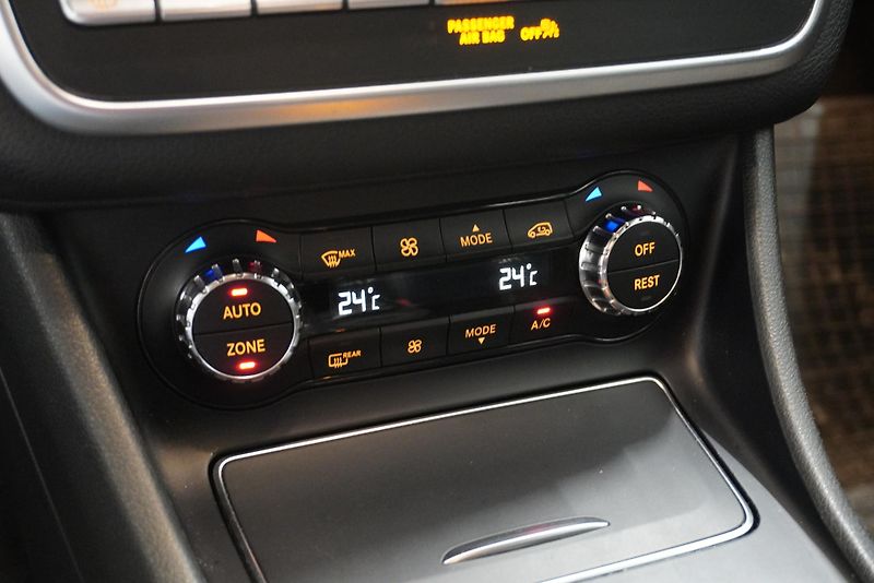 Mercedes-Benz GLA GLA220D 4MATIC AMG-LINE AUT. - fotka 14 z 28
