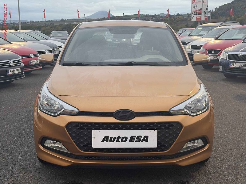 Hyundai i20 (2016) 1.2i, 1.maj,ČR, Family+ Club - fotka 2 z 15