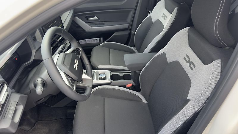 Dacia Duster (2026) DEMO Journey Hybrid-G 150 4x4 - fotka 10 z 16