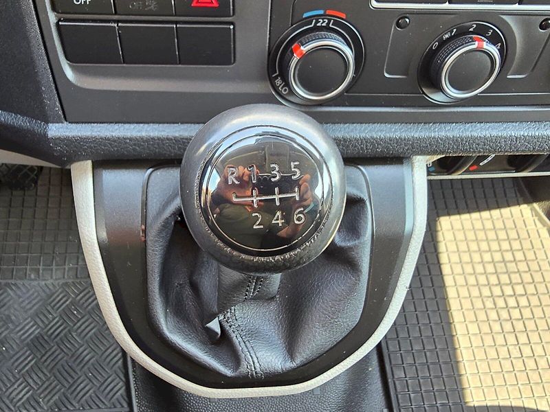 Volkswagen Transporter (2019) 2,0TDI 110KW - fotka 11 z 23