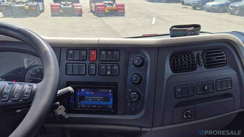 DAF LF230FA E6 - valník s plachtou - fotka 9 z 14