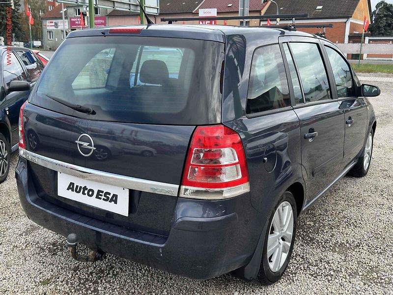 Opel Zafira (2009) 1.6i, AC, tažné - fotka 4 z 18
