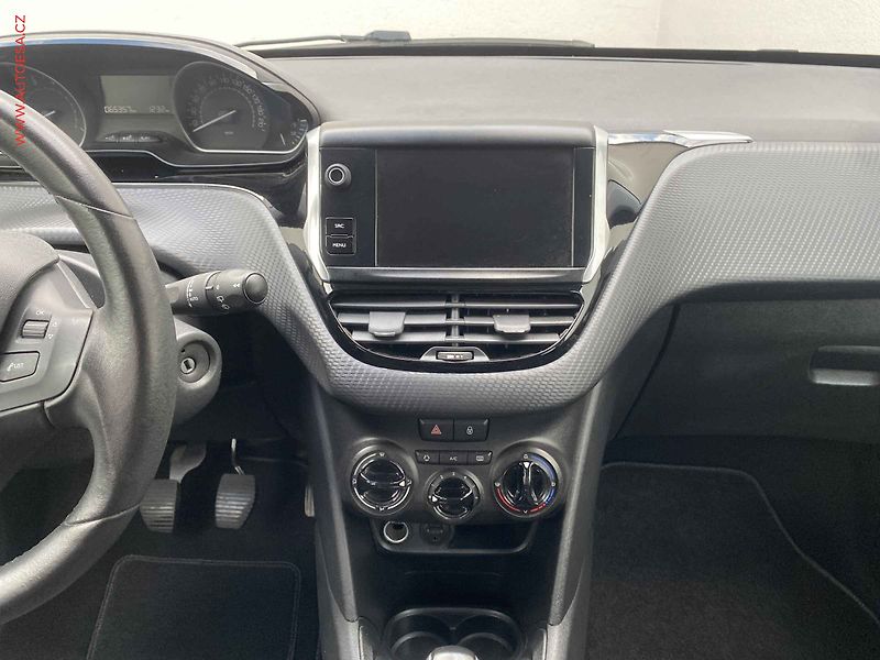 Peugeot 208 (2018) 1.2 PT, Style,  park. čidla - fotka 12 z 13